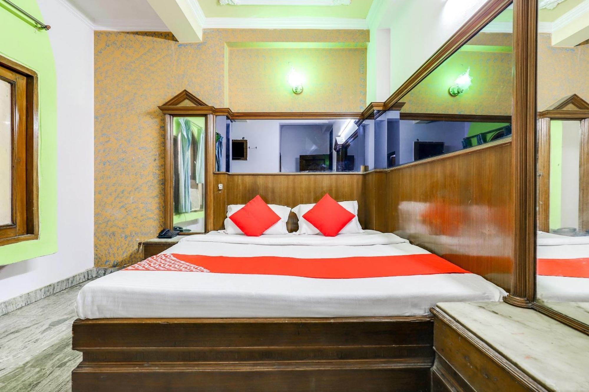 Hotel O Moon Palace Dx New Delhi Exterior photo