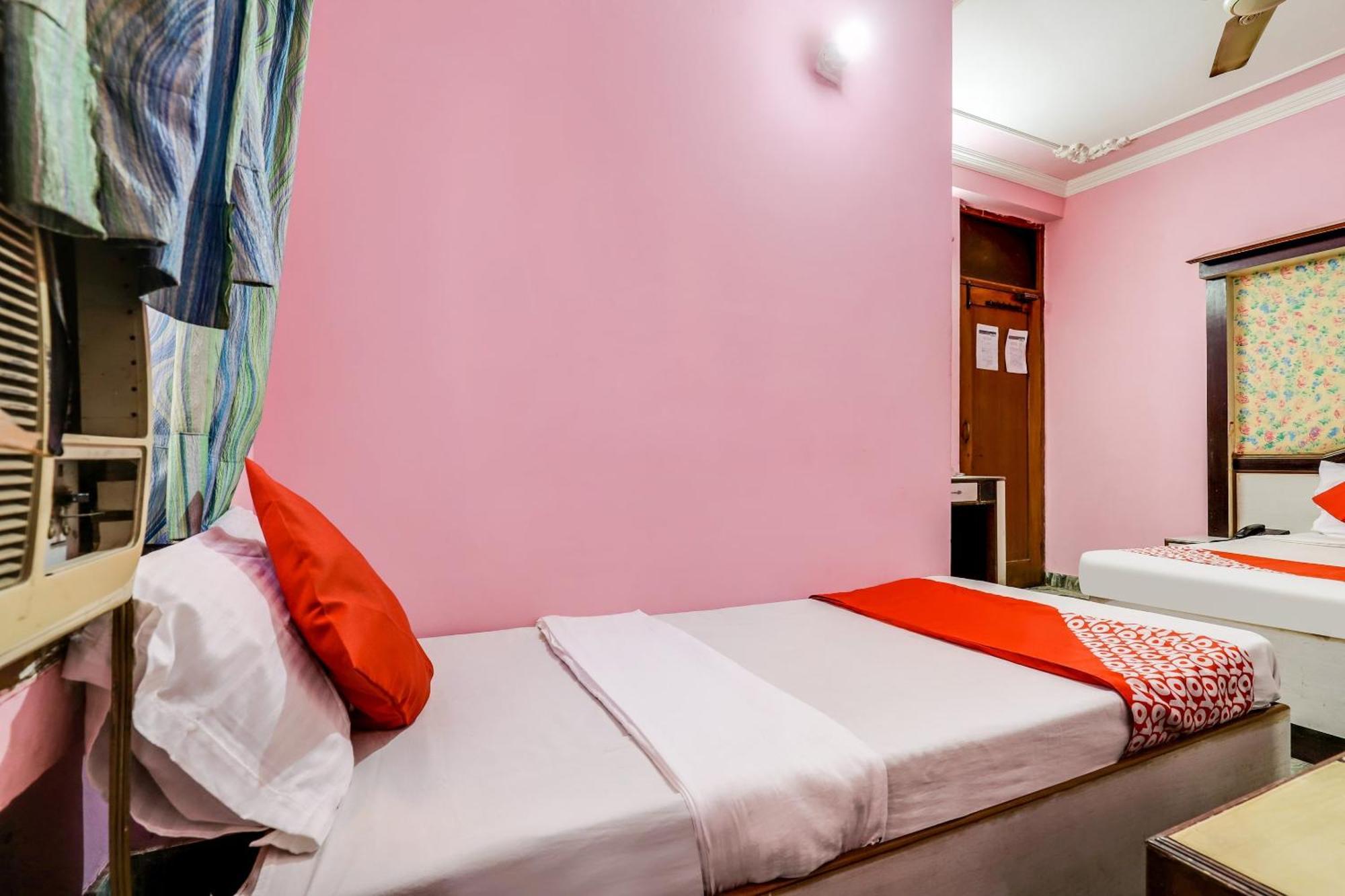 Hotel O Moon Palace Dx New Delhi Exterior photo