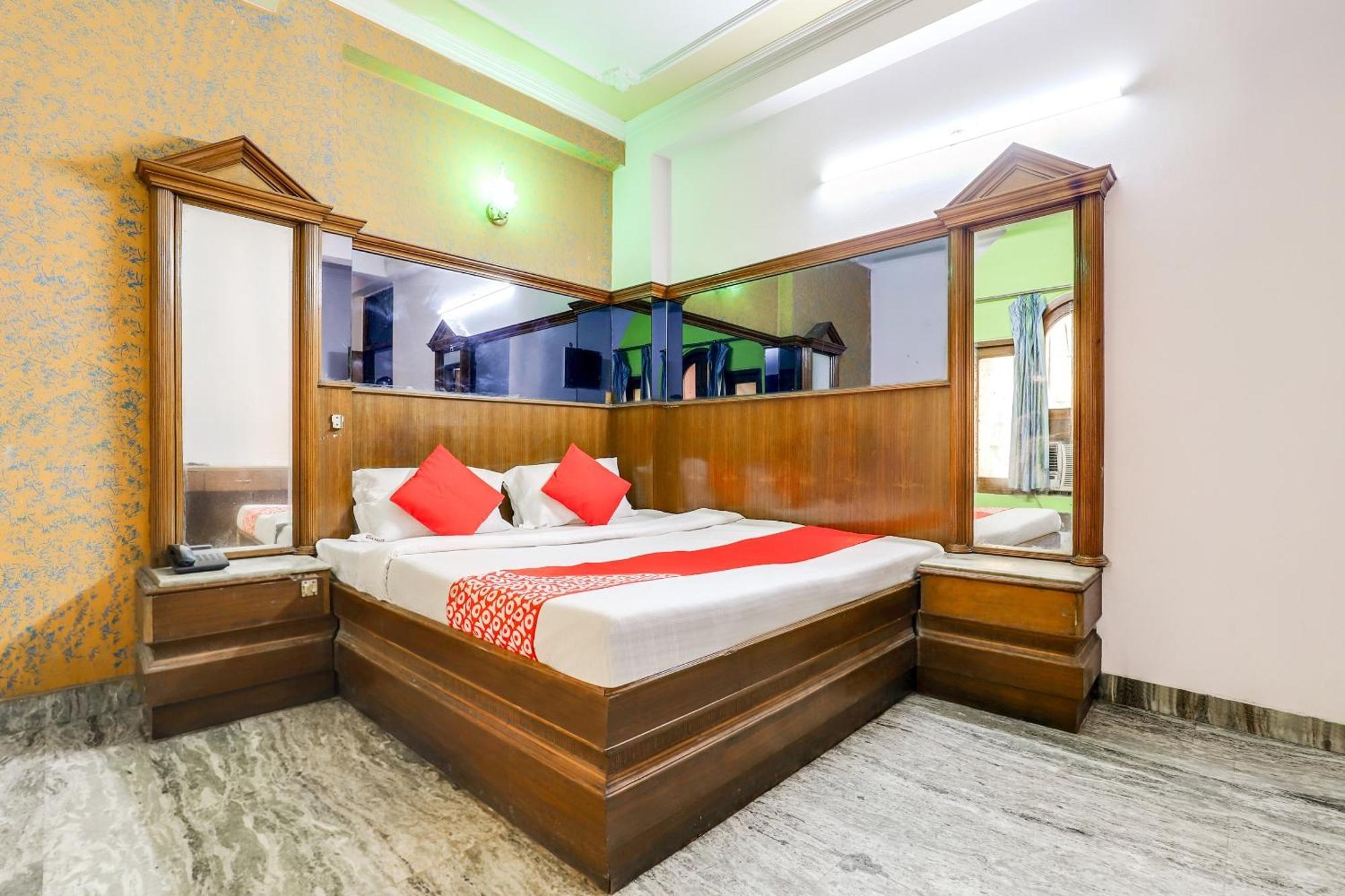 Hotel O Moon Palace Dx New Delhi Exterior photo
