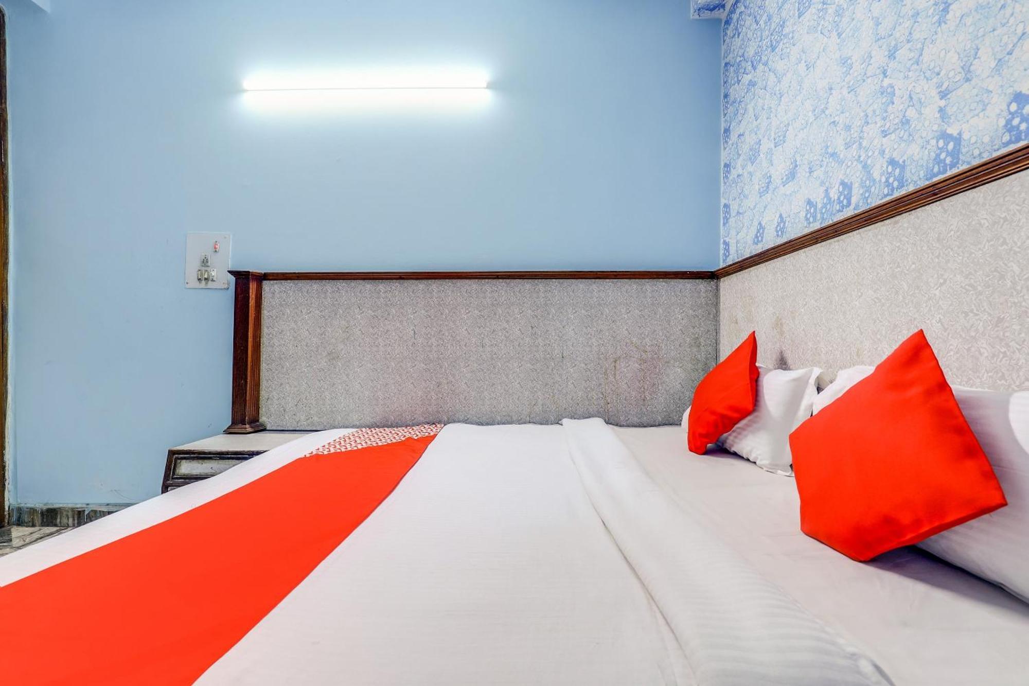 Hotel O Moon Palace Dx New Delhi Exterior photo