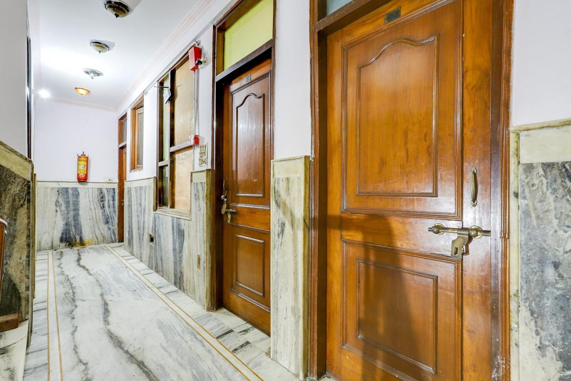 Hotel O Moon Palace Dx New Delhi Exterior photo