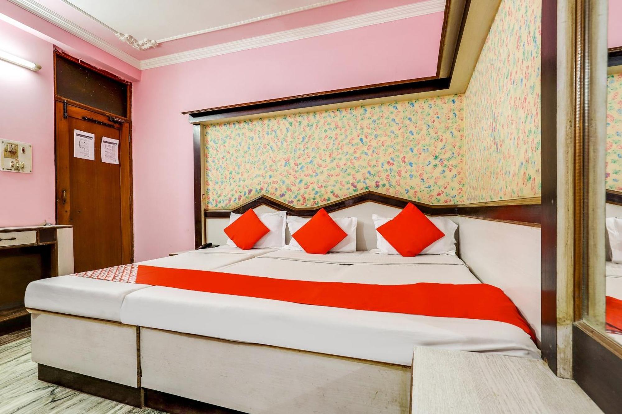 Hotel O Moon Palace Dx New Delhi Exterior photo